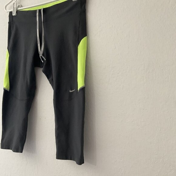 NIKE DRI FIT ATHLETIC LEGGINGS WORKOUT CAPRI PANTS GYM YOGA - Picture 8 of 12